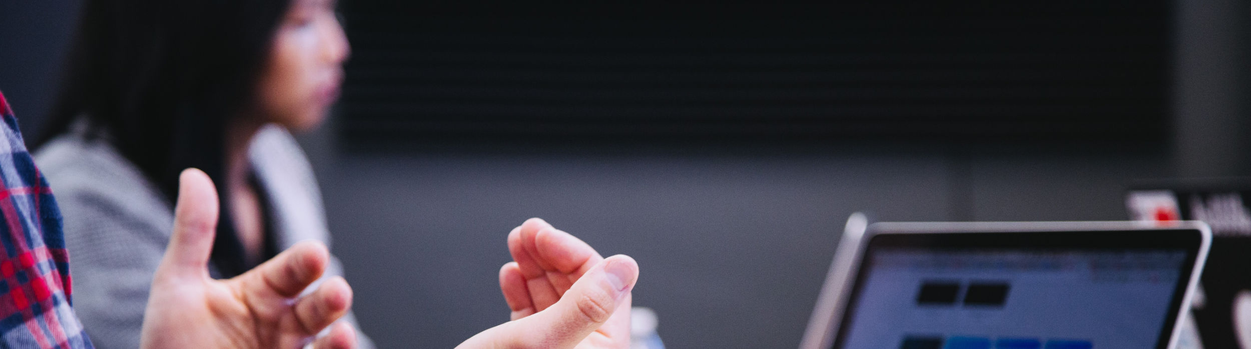 Foto von <a href="https://unsplash.com/de/@headwayio?utm_source=unsplash&utm_medium=referral&utm_content=creditCopyText">Headway</a> auf <a href="https://unsplash.com/de/fotos/5QgIuuBxKwM?utm_source=unsplash&utm_medium=referral&utm_content=creditCopyText">Unsplash</a>   